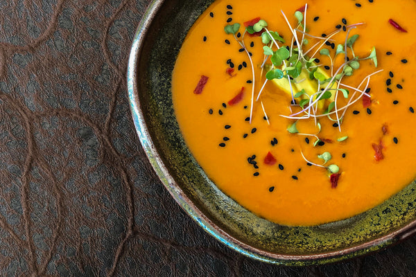 FALL CAULDRON // Raw vegan carrot soup